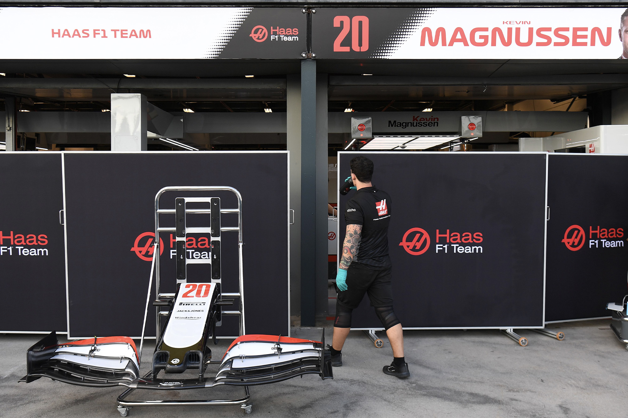 Three F1 team members tested for coronavirus ahead of Australian Grand Prix