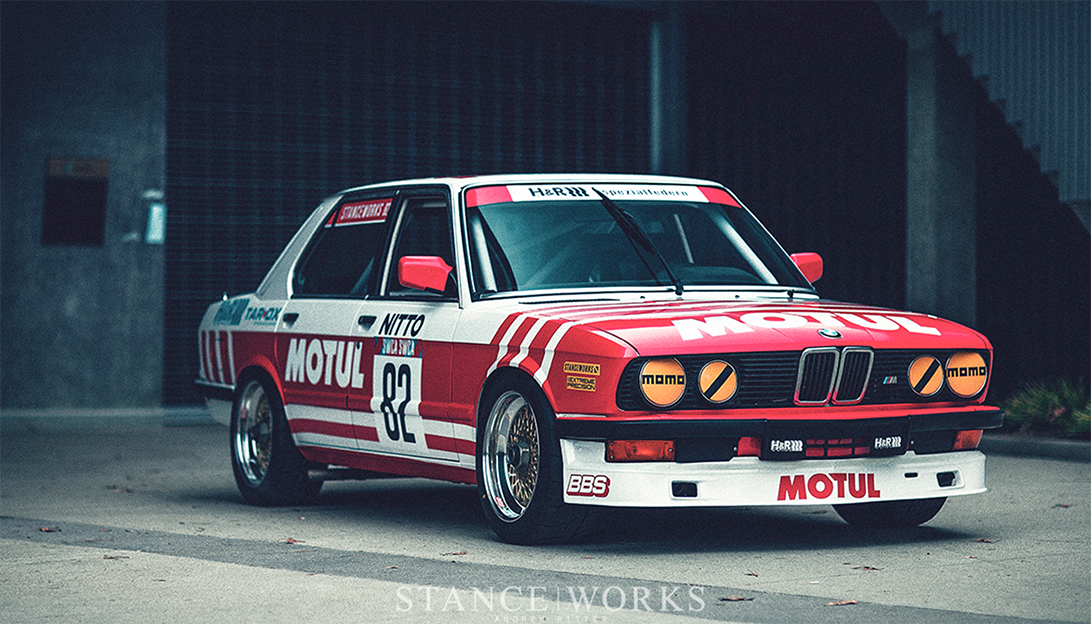 UM CARRO TRIBUTO NAS CORES DA MOTUL