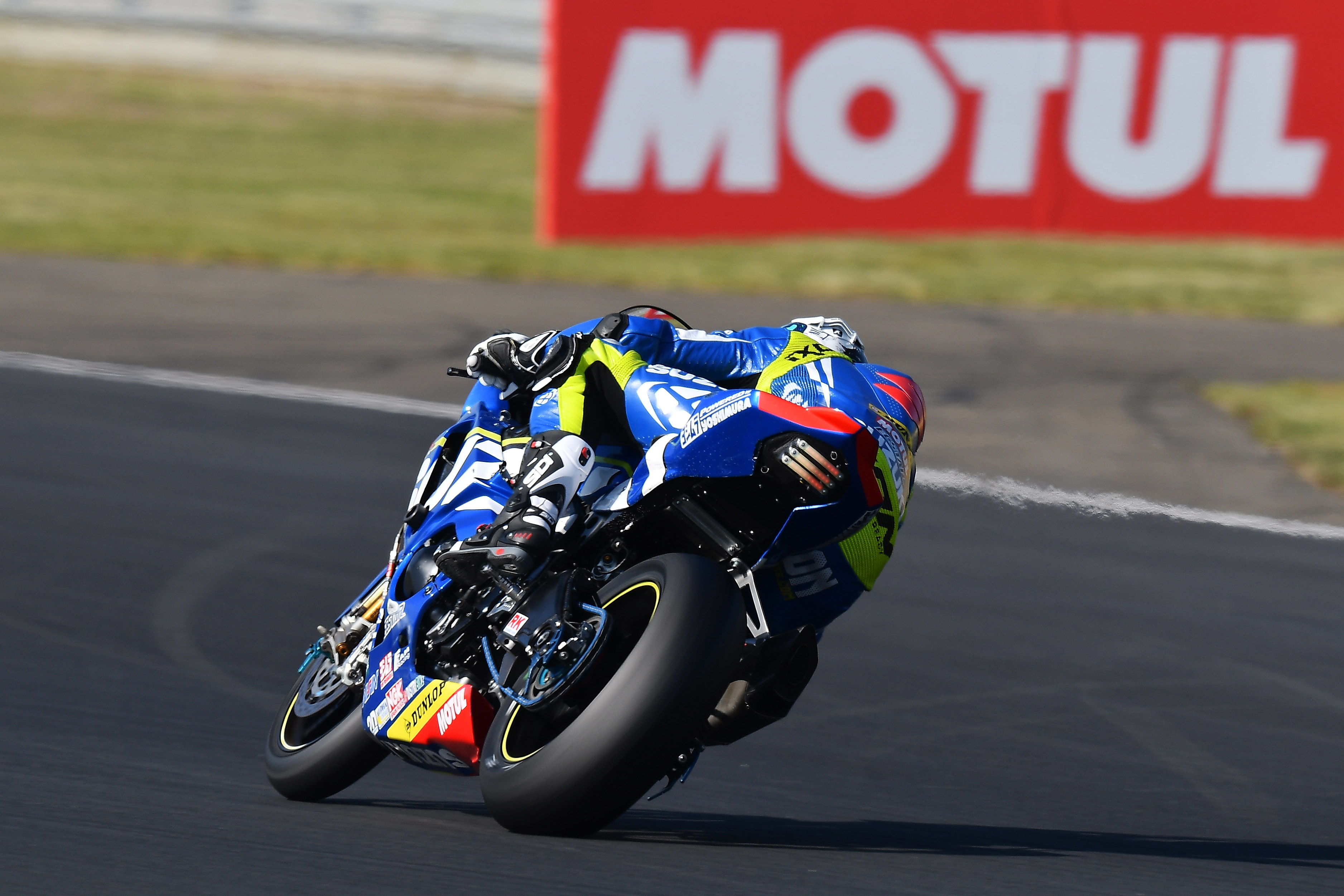 24 HORAS DE MOTOS: ¡UNA CELEBRACIÓN DE MOTUL, VELOCIDAD Y RESISTENCIA!