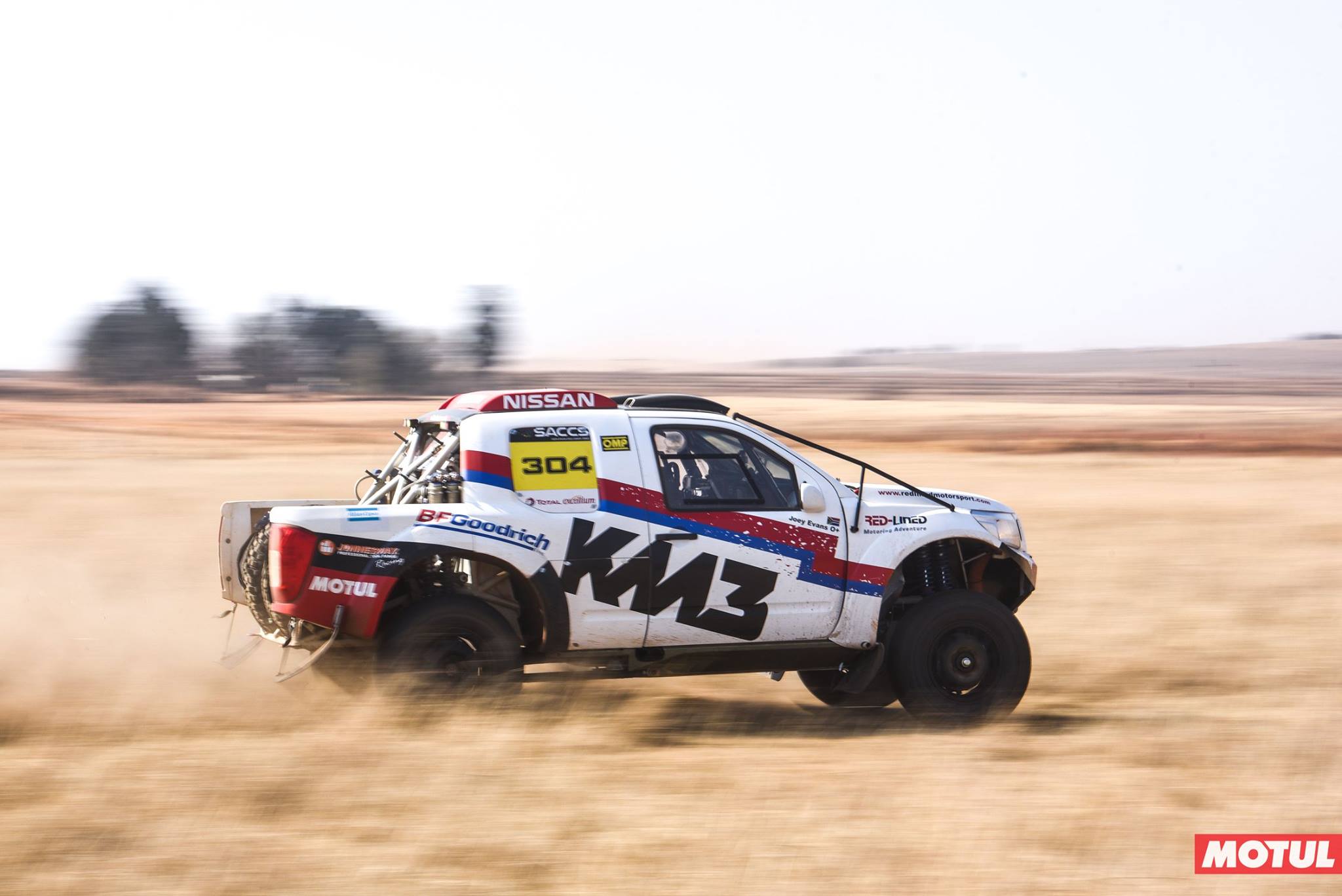 motul - news/ the drum - dakar rider navigates