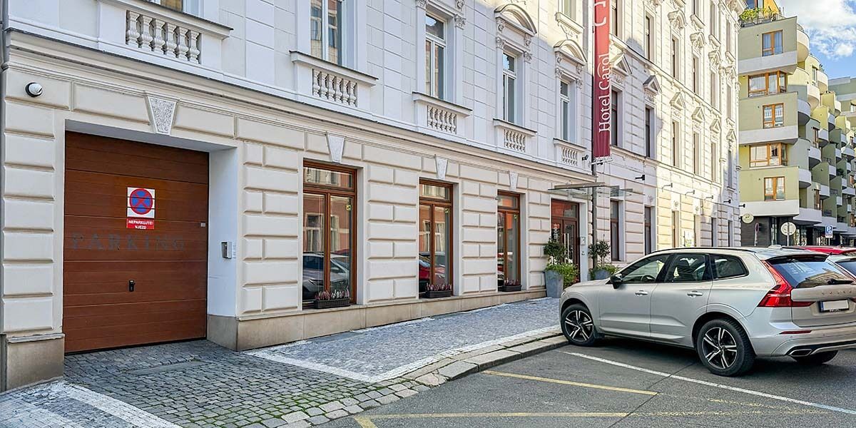 Hotel Carol - Kurta Konráda 12 header