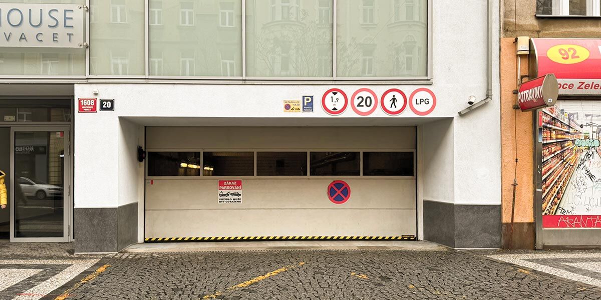 Komunardů 1608/20 header