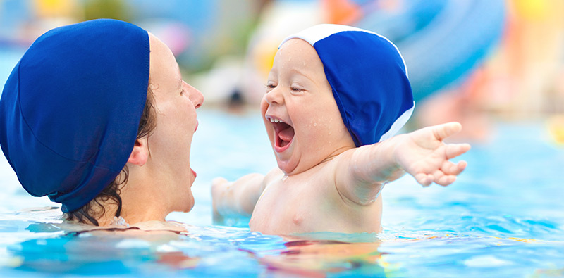 mom-and-child-in-the-pool