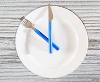 plate clock with knife and fork
