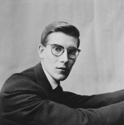 Irving Penn, Yves Saint Laurent, Paris, 1957., © The Irving Penn Foundation Fondation Pierre Bergé - Yves Saint Laurent