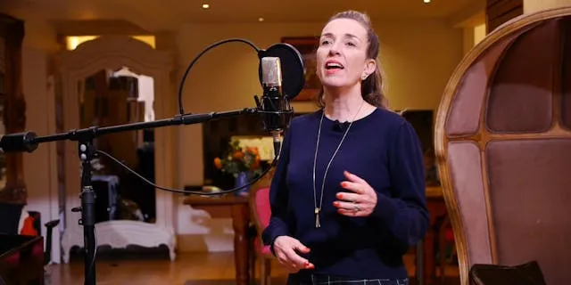 Juliet Russell singing