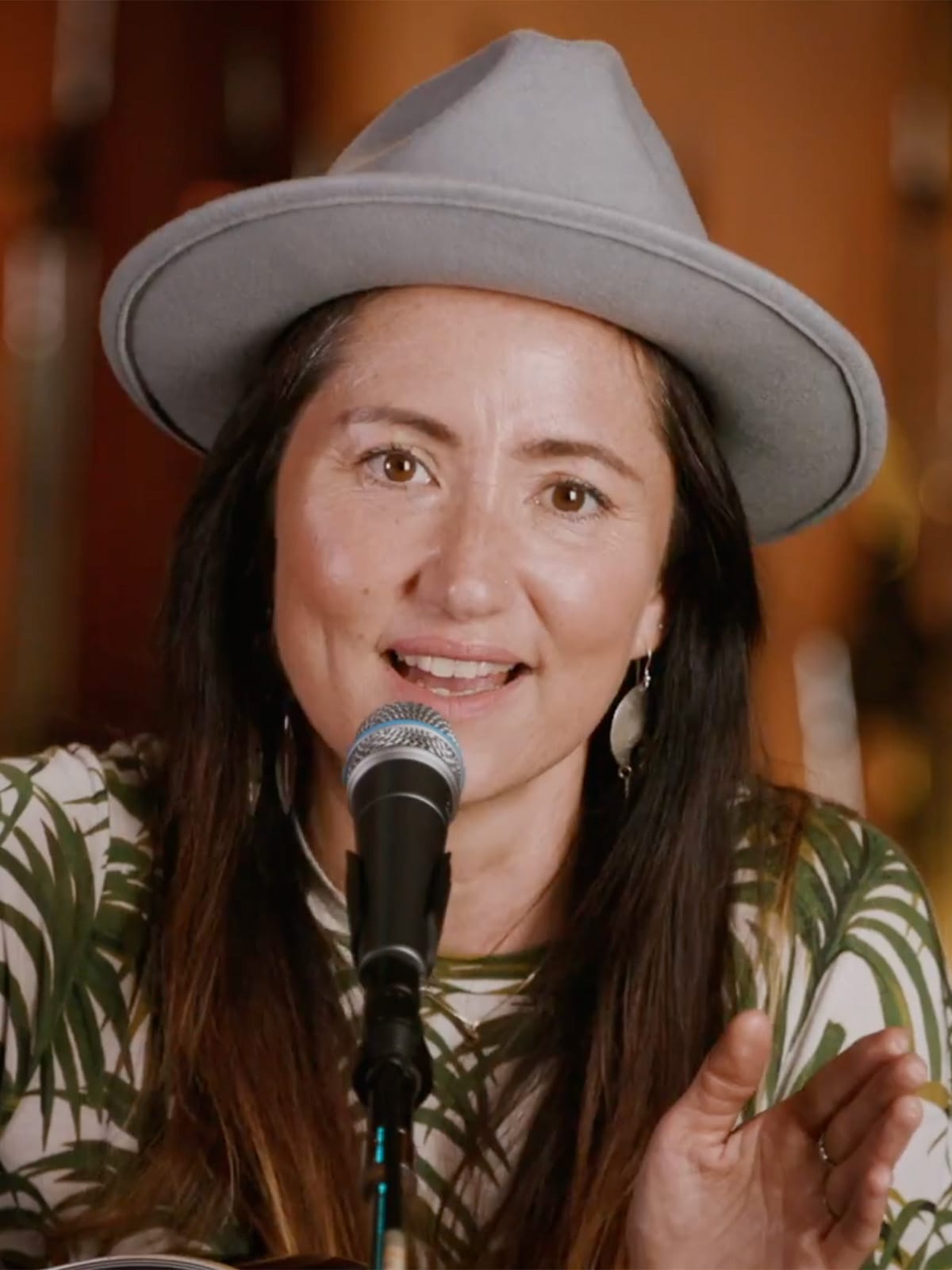 KT Tunstall singing at the mic during her MusicGurus course