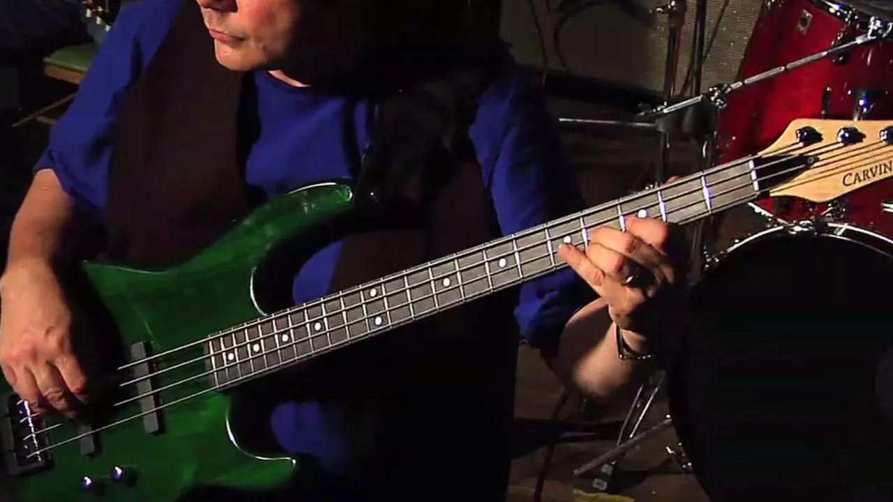 Teach Me Bass Guitar vol.4: Musicalidad seria
