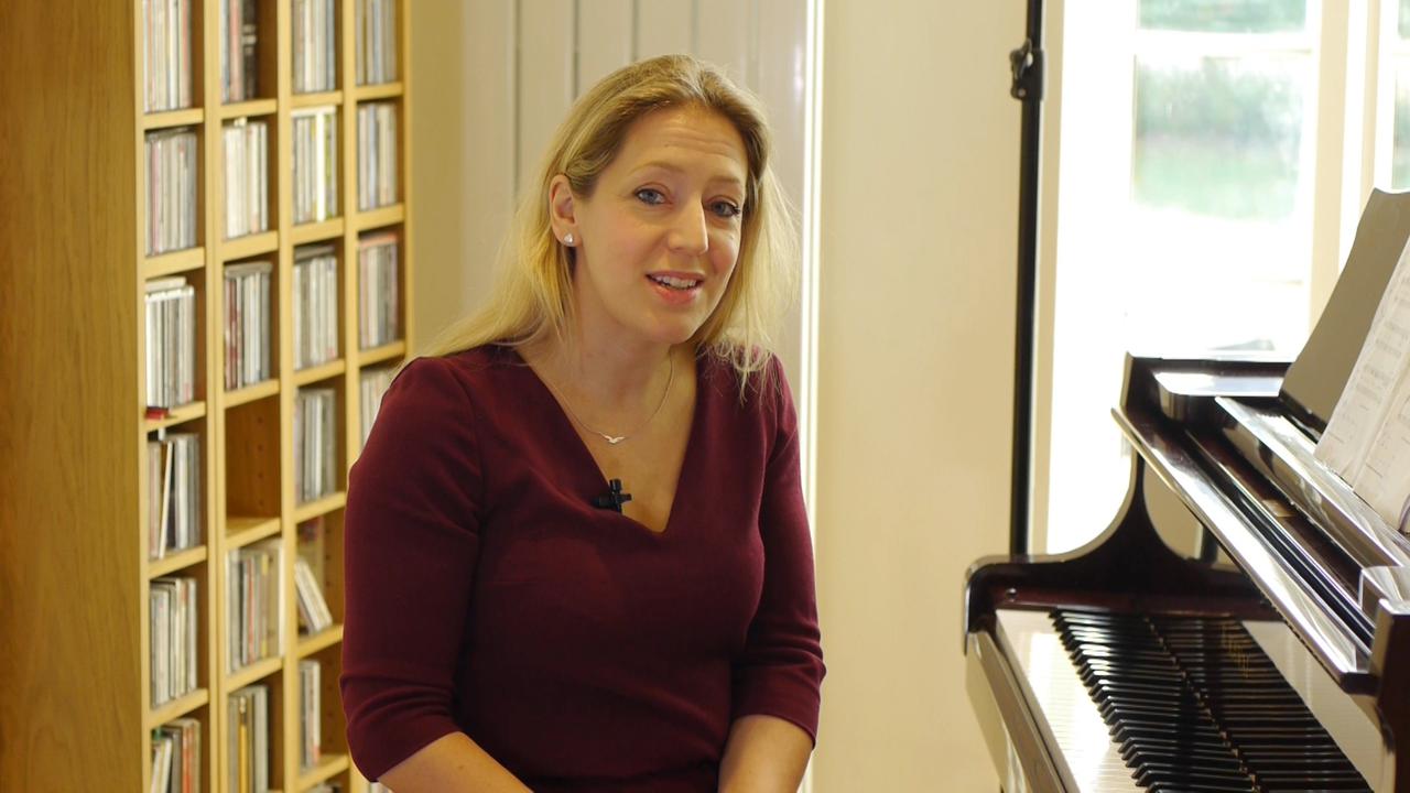 Learn Christmas pieces, tunes, &amp; hymns on Piano from concert pianist and online teacher
