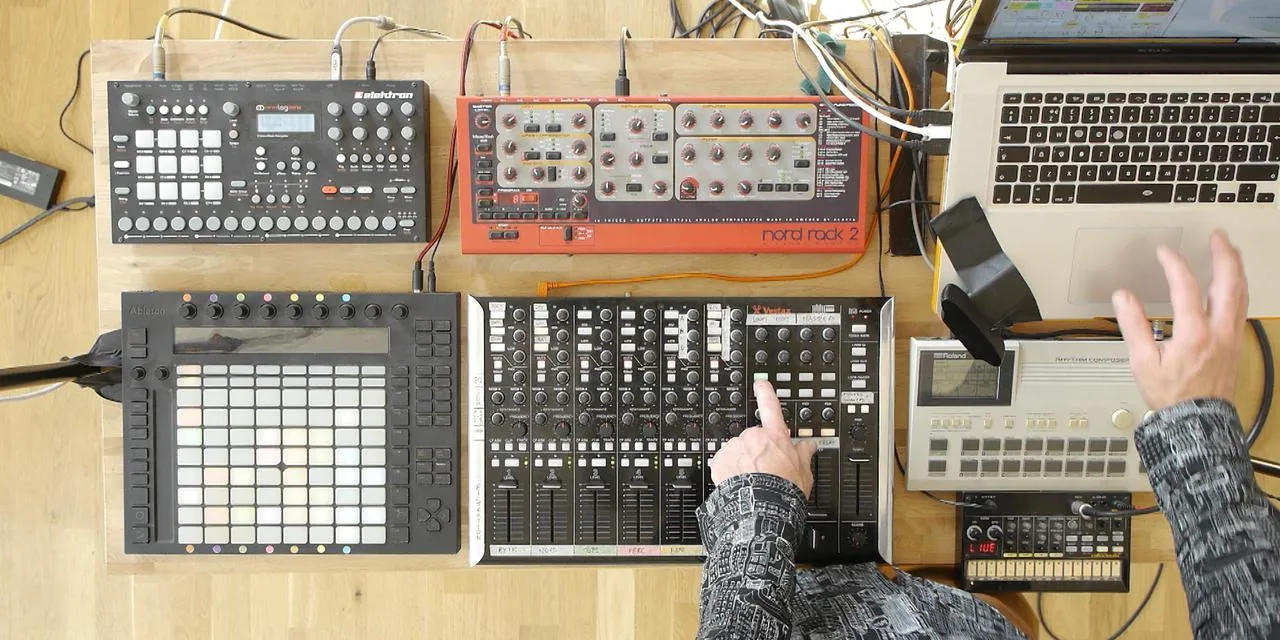 Wie du mit Ableton Live und externen Instrumenten ein umwerfendes Live-Set kreierst