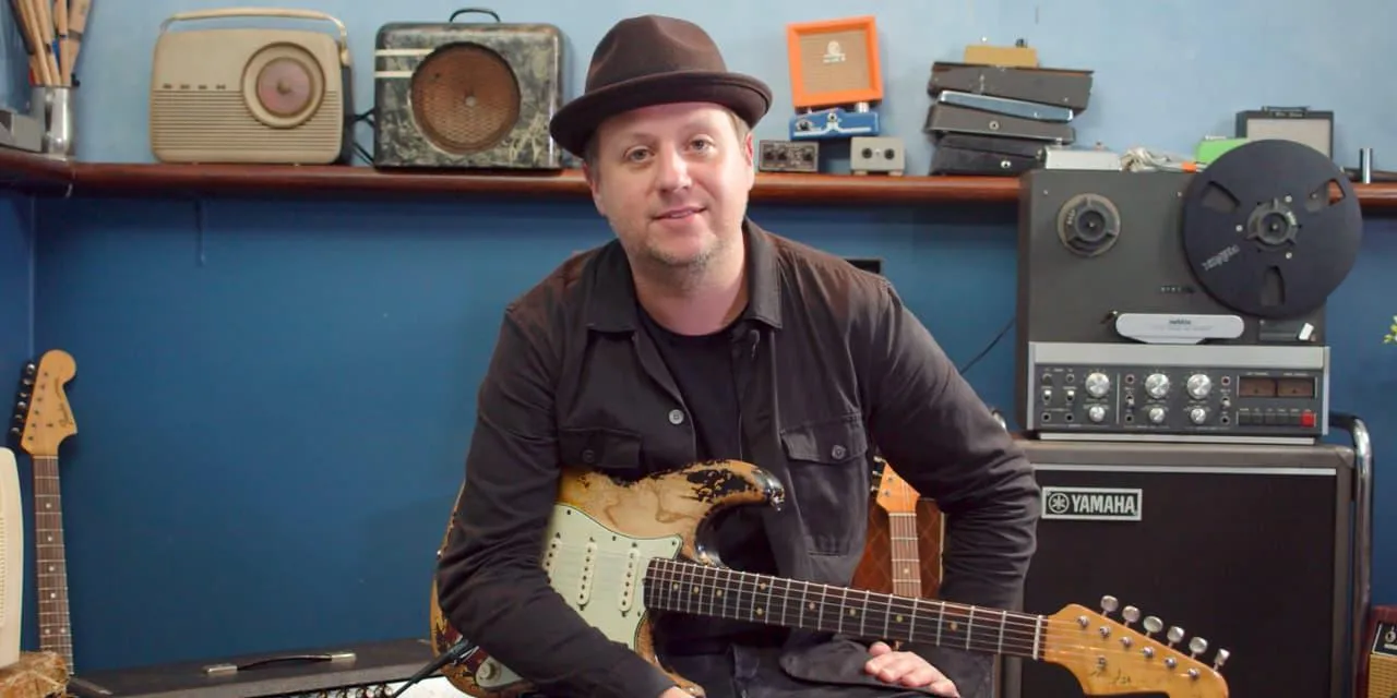 Joue de l'authentique guitare blues du Texas