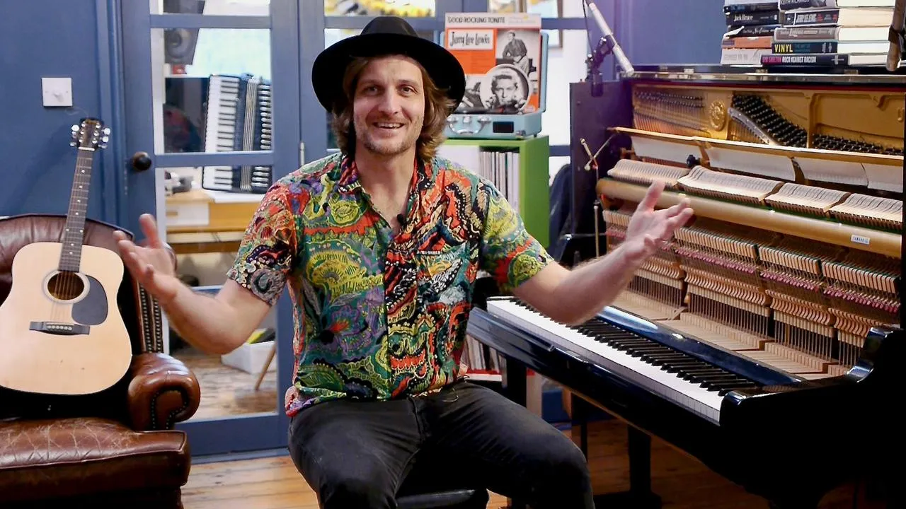 Spiel authentisches Rock-'n'-Roll-Piano