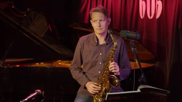 Die Blues-Form mit Grundtönen durchspielen