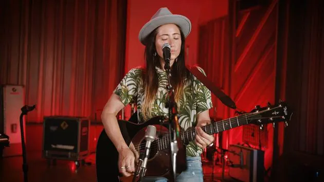 Fade Like A Shadow – Performance