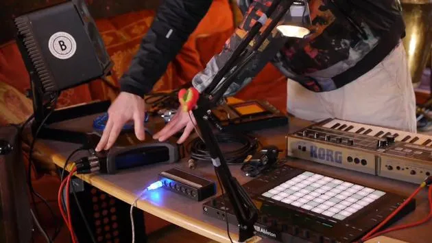 Lass uns das Setup einrichten (MicroKorg und Novation Launch Control)