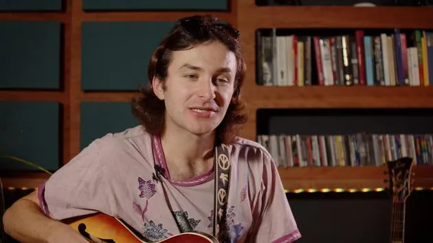 Hybrid Picking vs. Fingerstyle