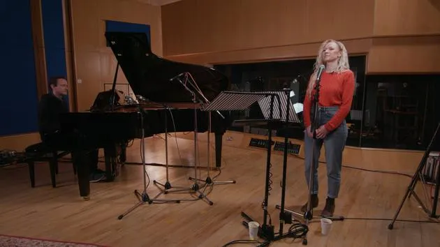 Interpretación de la canción por Hannah