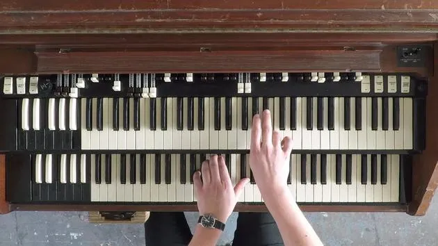Keyboard view: 'La La means I love you' - Booker T