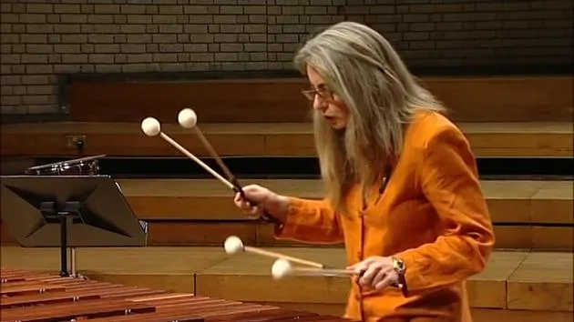 Analyse, explication et démonstration avec Dame Evelyn Glennie