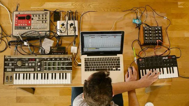 Externe Instrumente sampeln - Drumcomputer und Synth