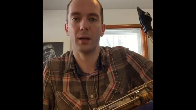Saxo tenor con Tony Barba