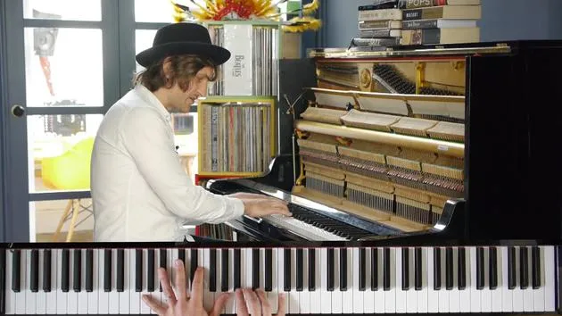 Gerade gegen geswingt und harmonische Variationen