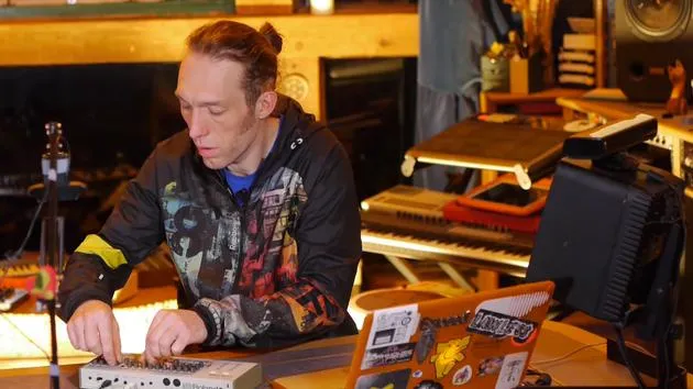 Roland TR-09: unboxing y configuración en Ableton Live