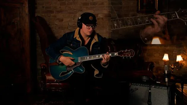 Die D-Blues-Pentatonik verwenden (mit Chromatik)