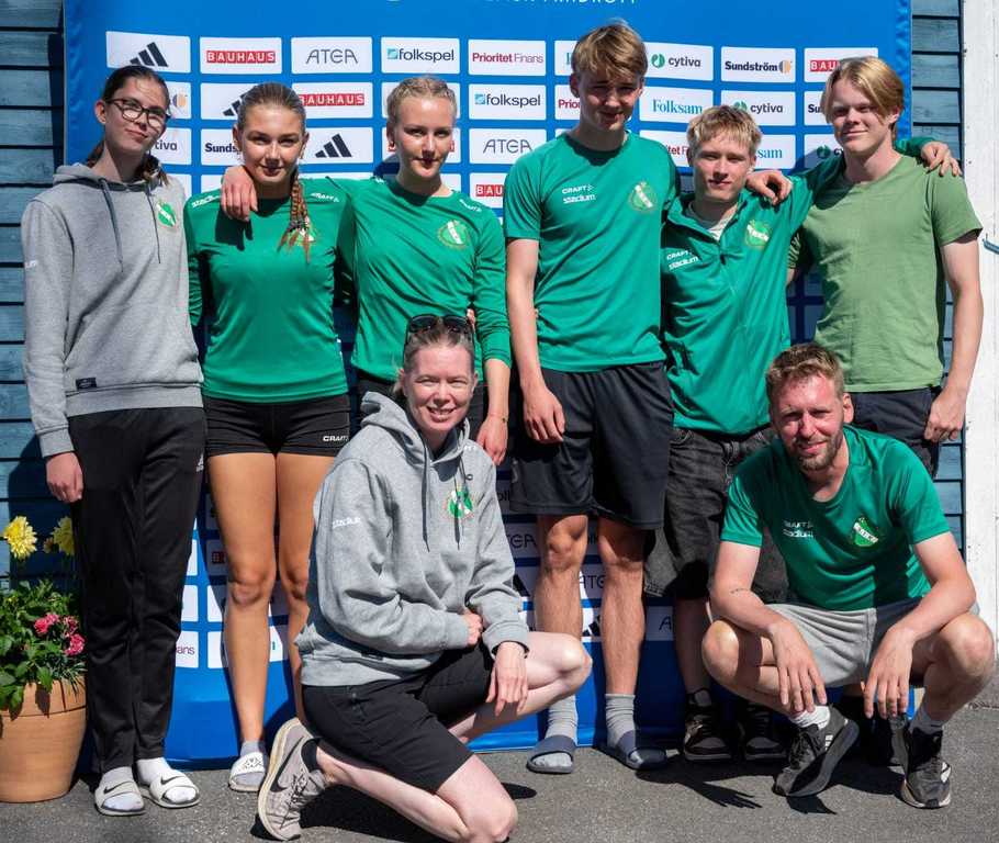 Gruppbild  sik friidrott  fr n v nster st ende  sofia derersiewicz  ida moodysson  ellinor wendel haak  tim franc  kasper langevoort  filip wincent  sittande fr n v nster karin deresiewicz och erik bowallius