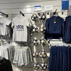 Sm square 1932 i butik