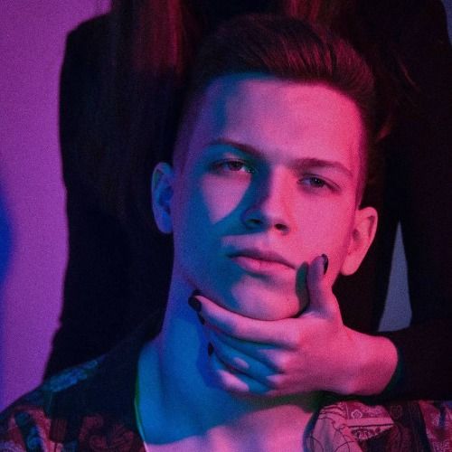 Groovie Movin track ghost producer