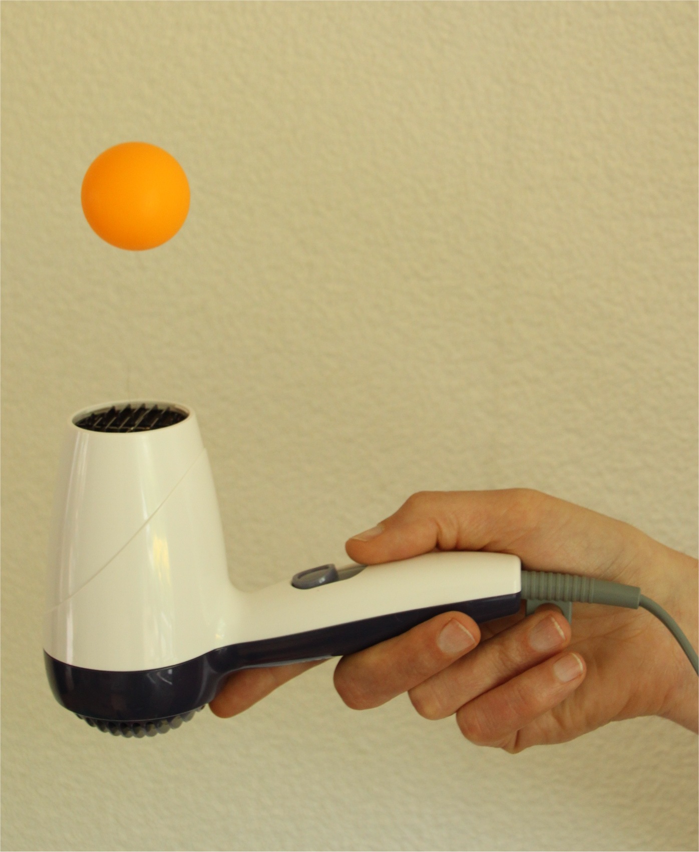 pingpongbal in luchtstroom