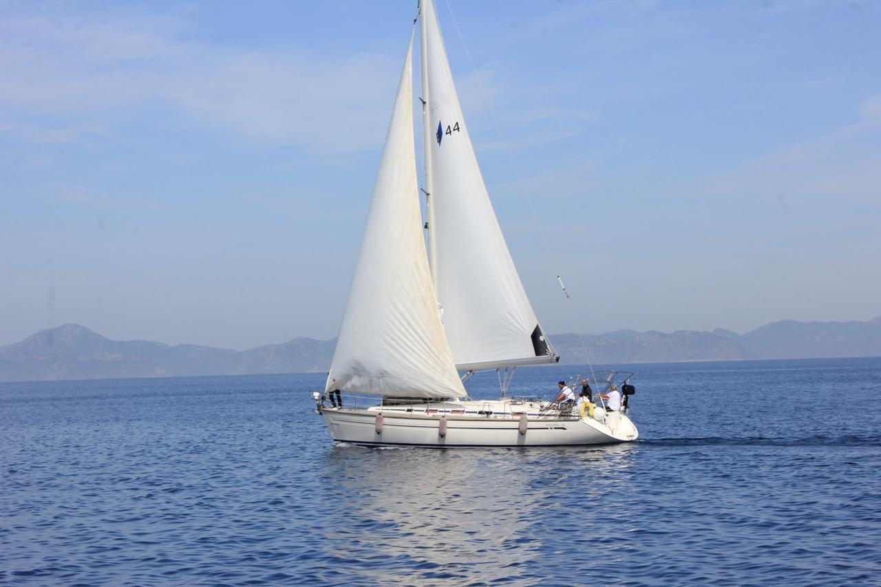 Bavaria 44