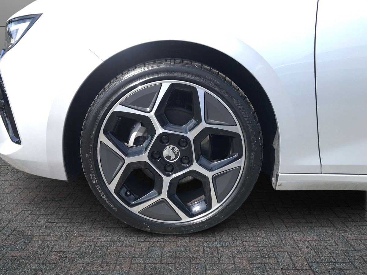 2025 Vauxhall Astra 1.2 Turbo 130 Ultimate 5dr Auto - vehicle photo 12 for sale on PureCar