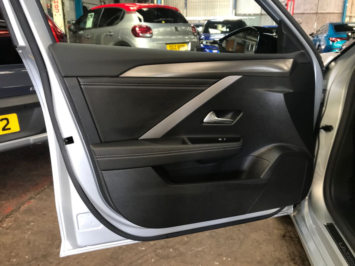 2025 Vauxhall Astra 1.2 Turbo 130 Ultimate 5dr Auto - vehicle photo 18 for sale on PureCar