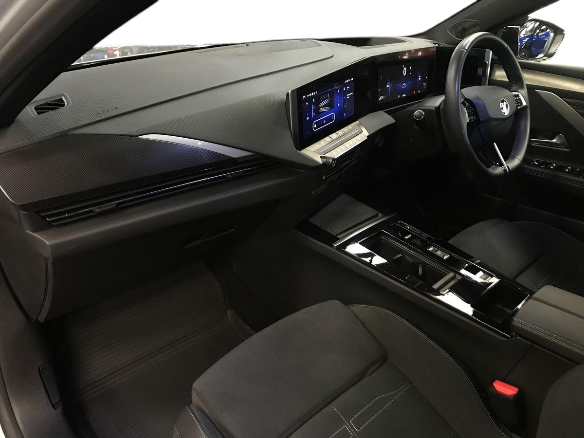2025 Vauxhall Astra 1.2 Turbo 130 Ultimate 5dr Auto - vehicle photo 5 for sale on PureCar