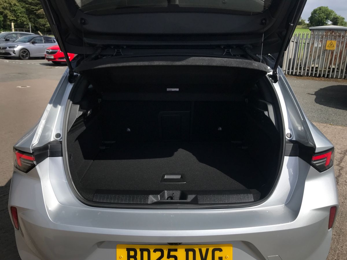 2025 Vauxhall Astra 1.2 Turbo 130 Ultimate 5dr Auto - vehicle photo 8 for sale on PureCar