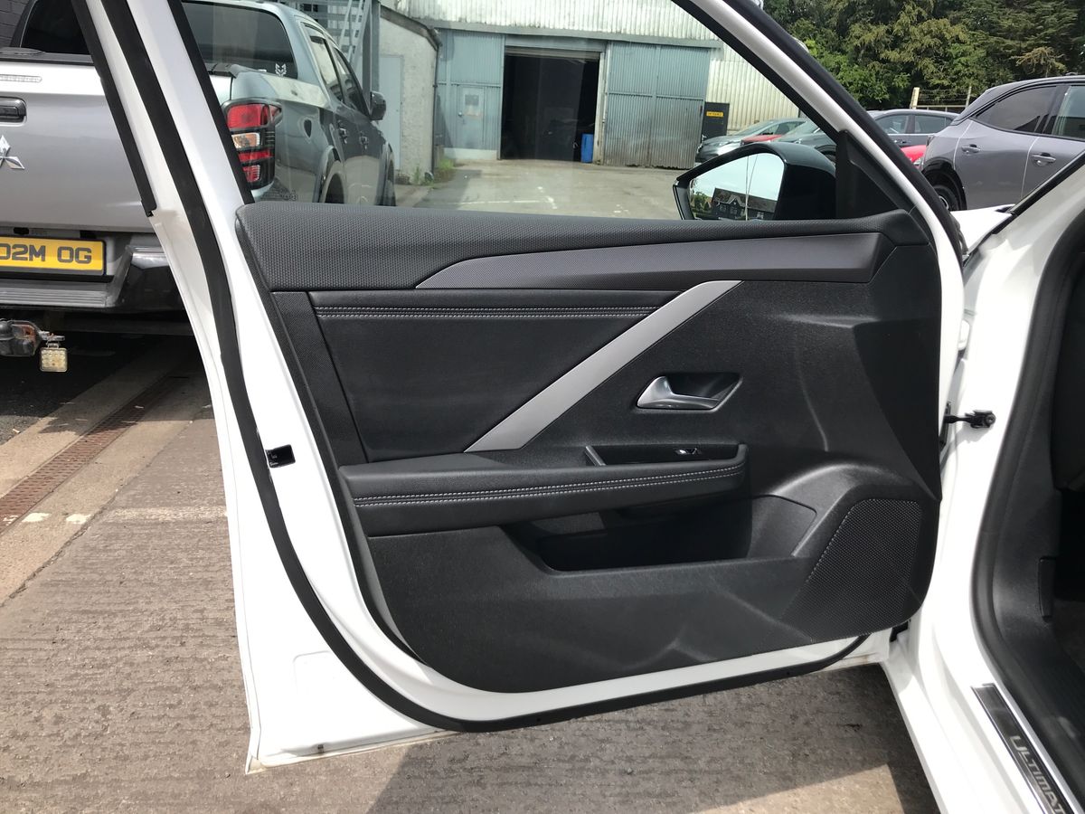 2025 Vauxhall Astra 1.2 Turbo 130 Ultimate 5dr Auto - vehicle photo 17 for sale on PureCar
