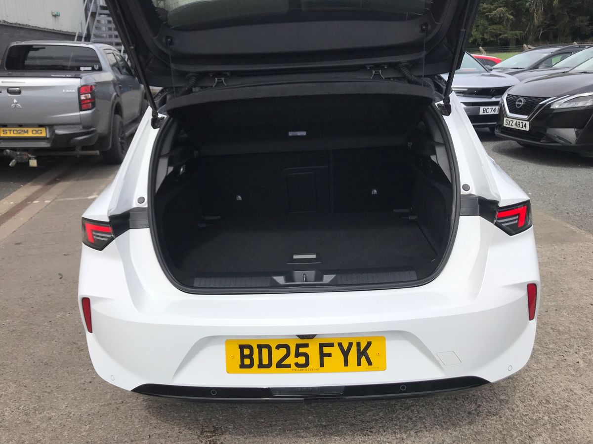 2025 Vauxhall Astra 1.2 Turbo 130 Ultimate 5dr Auto - vehicle photo 8 for sale on PureCar
