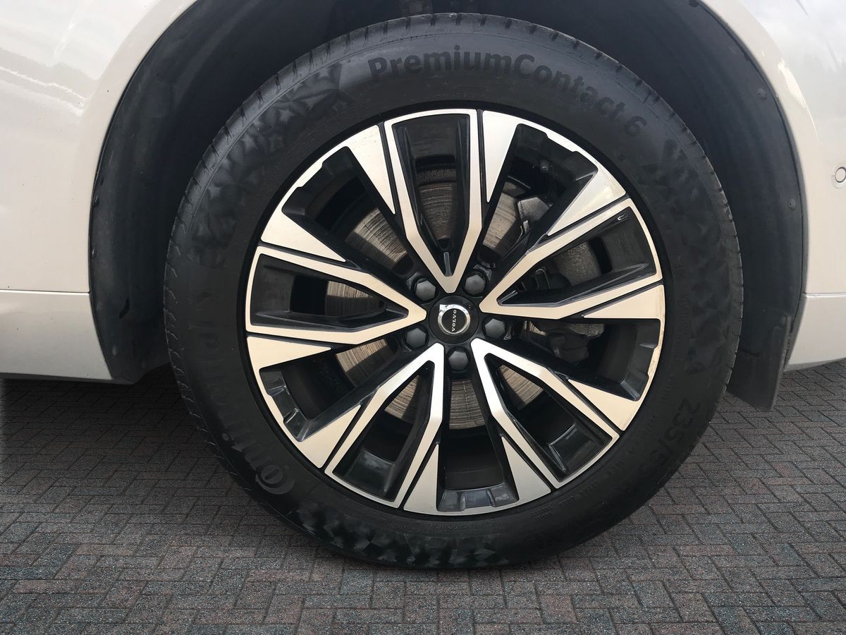 2023 Volvo XC60 2.0 B4P Plus Dark 5dr Geartronic - vehicle photo 12 for sale on PureCar