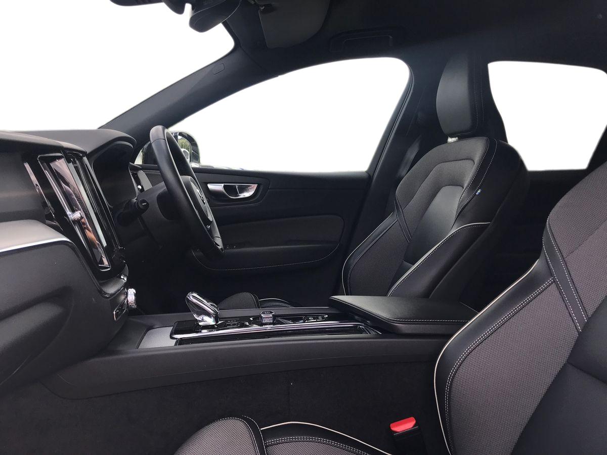 2023 Volvo XC60 2.0 B4P Plus Dark 5dr Geartronic - vehicle photo 6 for sale on PureCar