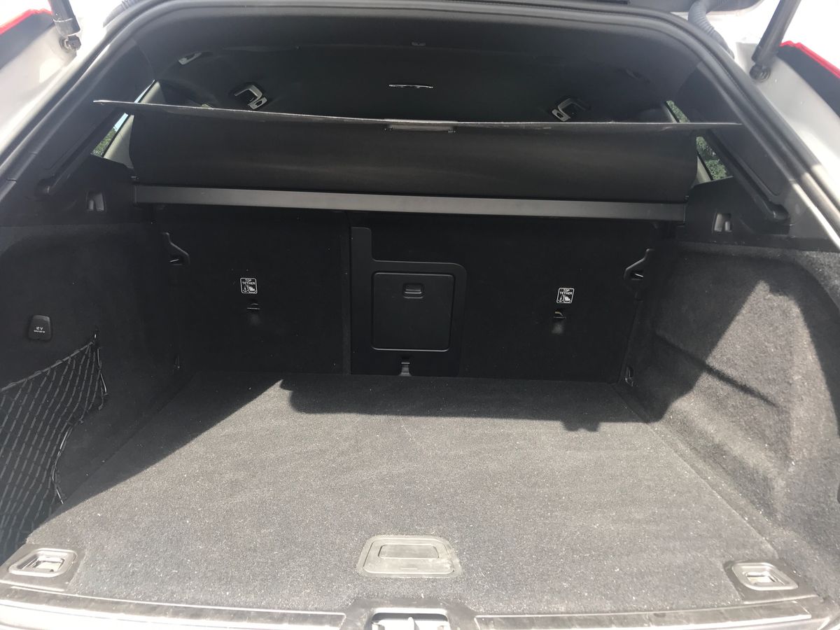 2023 Volvo XC60 2.0 B4P Plus Dark 5dr Geartronic - vehicle photo 8 for sale on PureCar