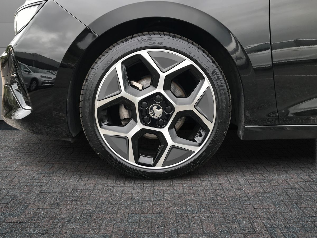 2025 Vauxhall Astra 1.2 Turbo 130 Ultimate 5dr Auto - vehicle photo 12 for sale on PureCar