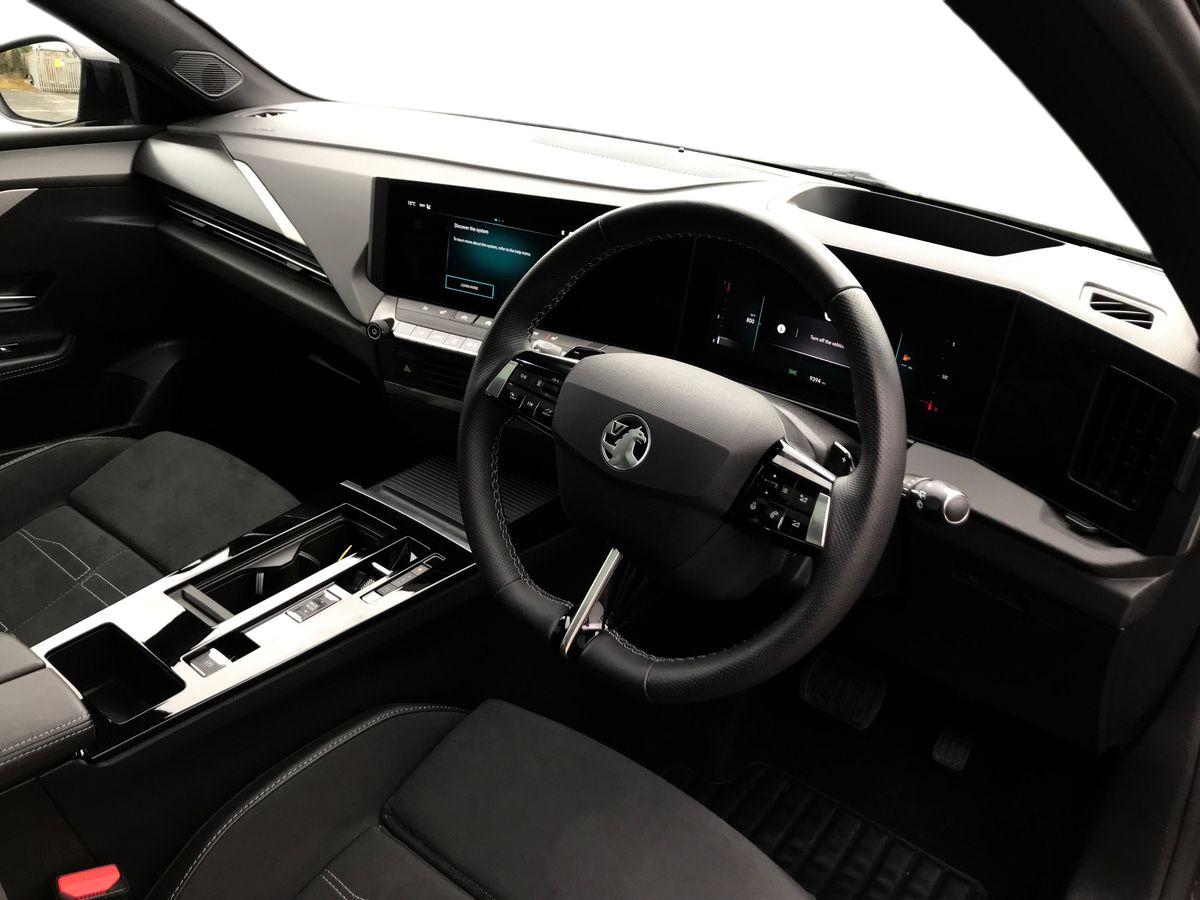 2025 Vauxhall Astra 1.2 Turbo 130 Ultimate 5dr Auto - vehicle photo 3 for sale on PureCar