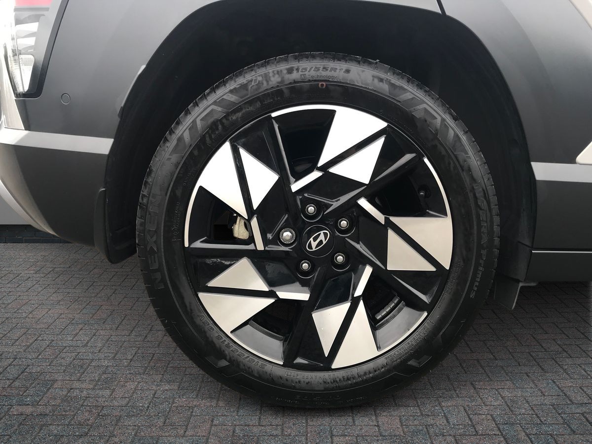 2024 Hyundai Kona 1.6 GDi Hybrid Ultimate 5dr DCT - vehicle photo 12 for sale on PureCar