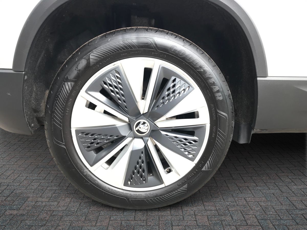2023 Skoda KAROQ 1.5 TSI SE Drive 5dr DSG - vehicle photo 12 for sale on PureCar
