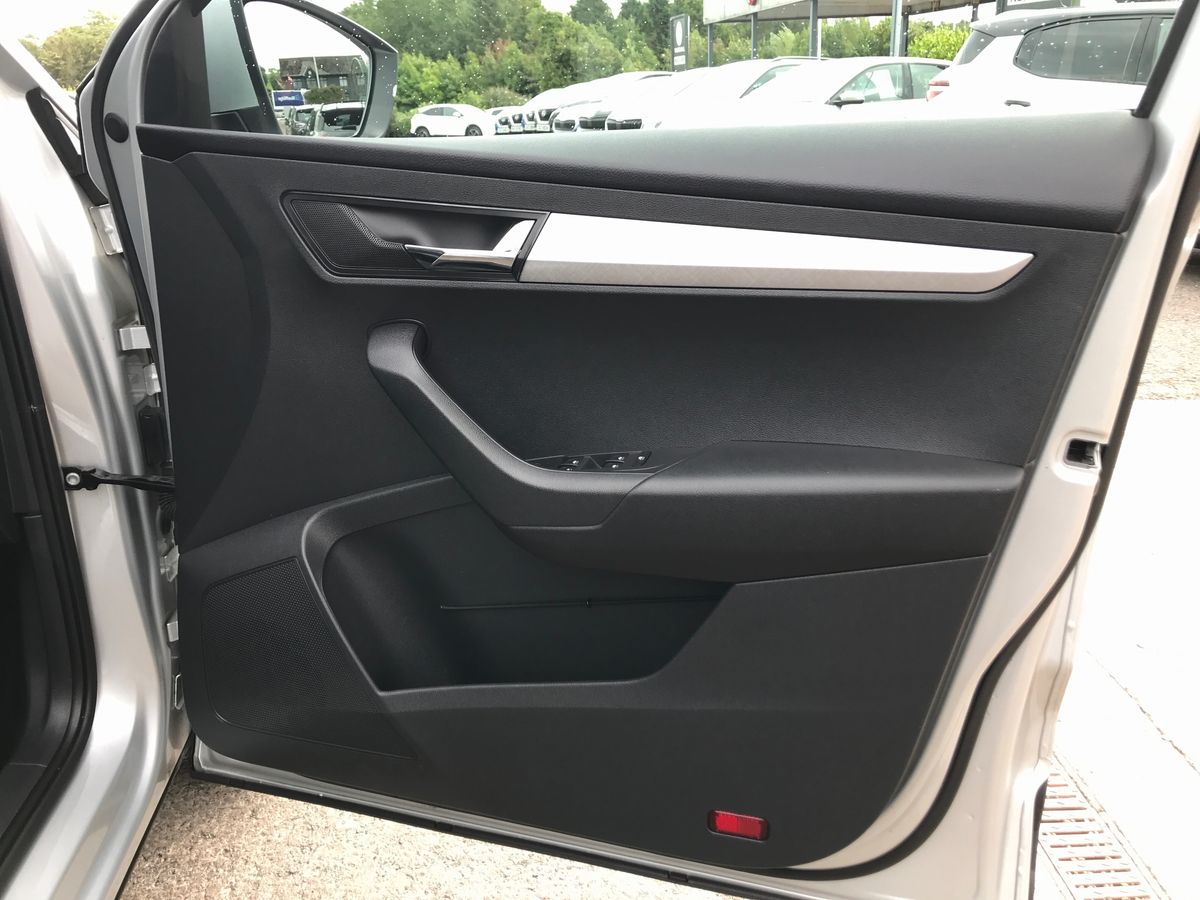 2023 Skoda KAROQ 1.5 TSI SE Drive 5dr DSG - vehicle photo 16 for sale on PureCar