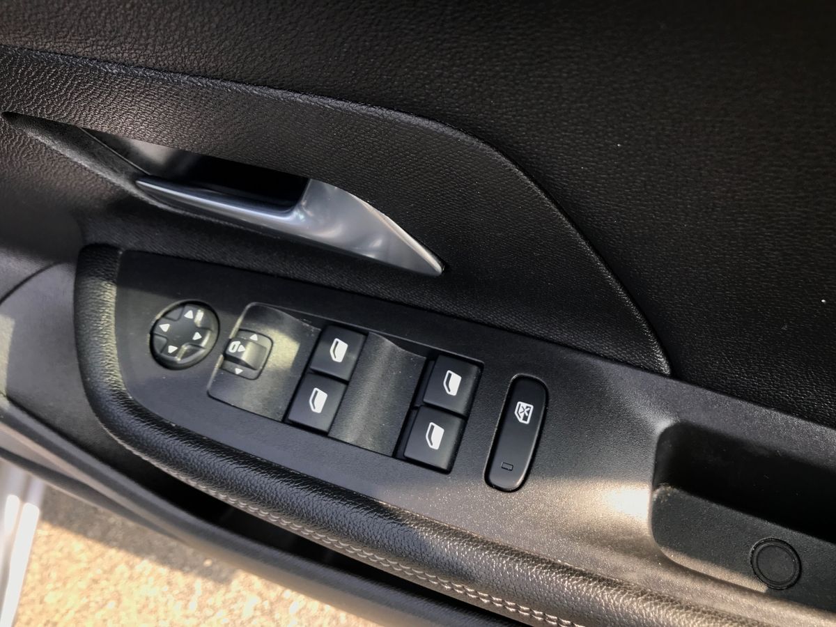 2023 Vauxhall Mokka 1.2 Turbo Ultimate 5dr Auto - vehicle photo 18 for sale on PureCar