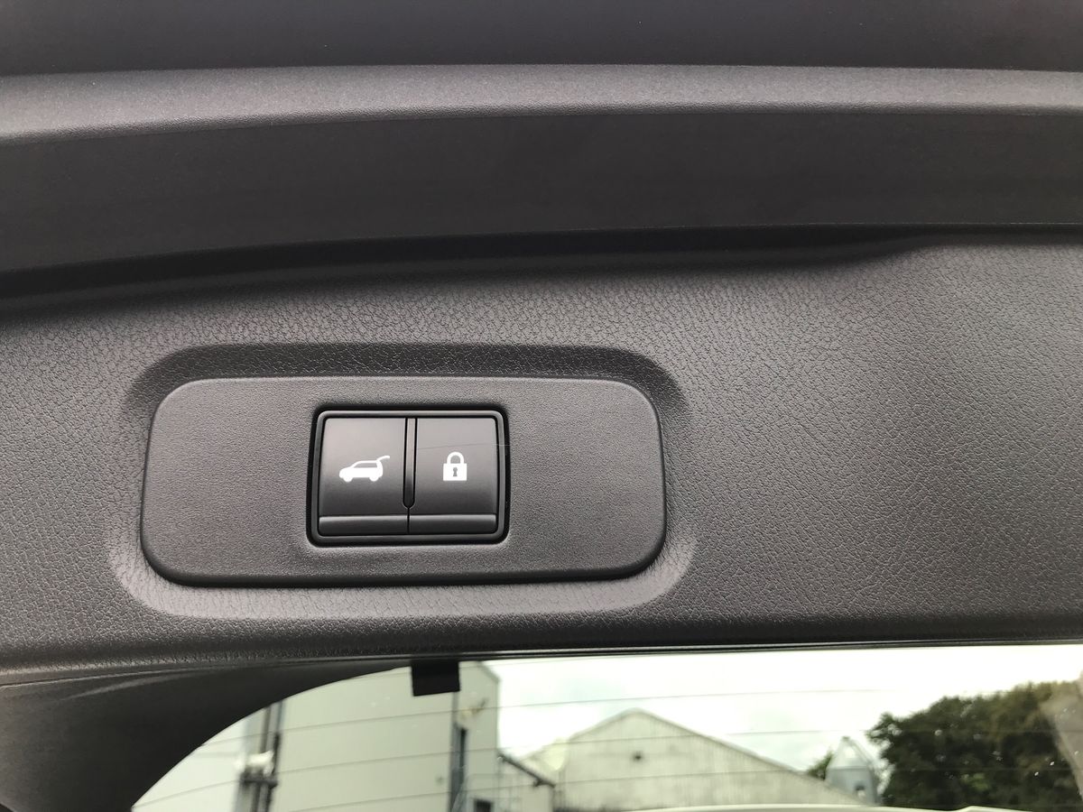 2023 Nissan Qashqai 1.3 DiG-T MH Tekna 5dr - vehicle photo 16 for sale on PureCar