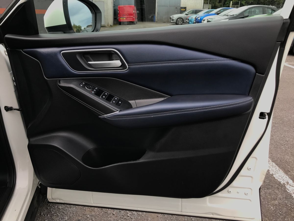 2023 Nissan Qashqai 1.3 DiG-T MH Tekna 5dr - vehicle photo 17 for sale on PureCar